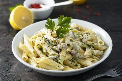 Pasta with olives and lemon sauce